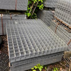 GALVANISED STEEL MESH PANEL APPROX 54 X 42 INCH WIDE. 4ft6 x 3ft6