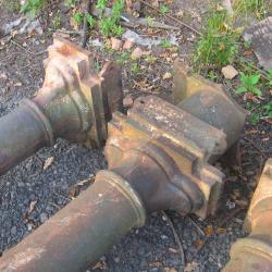SET OF 4 VICTORIAN CAST IRON COLUMNS .