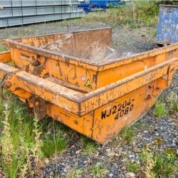 2000 LTR BOAT / CONCRETE SKIP .