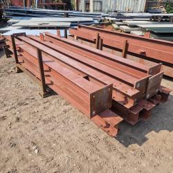152mm x 152mm x 23kg steel girder uprights c/w heavy duty base plate, ex mezzanine floor