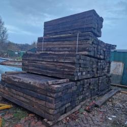 Grade A Reclaimed Railway Sleepers .