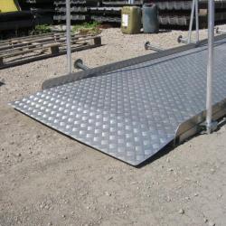 ALUMINIUM CHEQUER PLATE WALKWAY RAMP. 5mtr x 1250 wide