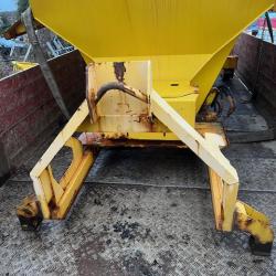 DIRECT COUNCIL ECON GRITTER BODY ON HOOK-LOADER FRAME