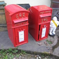 CAST IRON LETTER POST BOX ER