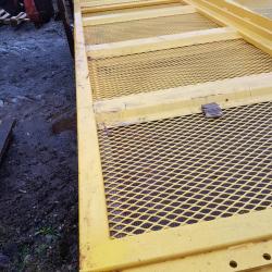 HEAVY DUTY STEEL MESH WALKWAY .
