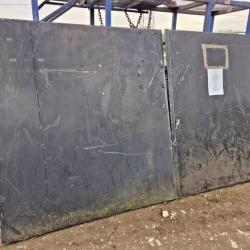 STEEL YARD GATES.. APPROX 3350MM X 1800MM HIGH