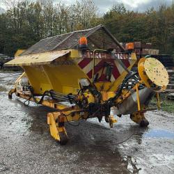 DIRECT COUNCIL ECON GRITTER BODY ON HOOK-LOADER FRAME
