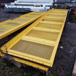 HEAVY DUTY STEEL MESH WALKWAY .
