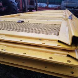 HEAVY DUTY STEEL MESH WALKWAY .