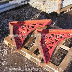 1 PAIR OLD CAST IRON SUPPORT BRACKETS .