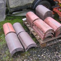 RECLAIMED RIDGE TILES .