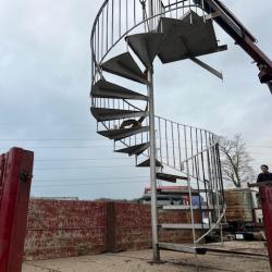 SPIRAL STAIRCASE GALVANISED STEEL 10ft HIGH x 850 RADIUS