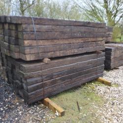 USED / RECLAIMED RAILWAY SLEEPERS .