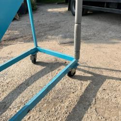 EX-BAE PORTABLE MOBILE STEEL STEPS / STAIRS ON WHEELS.