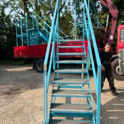 EX-BAE PORTABLE MOBILE STEEL STEPS / STAIRS ON WHEELS.