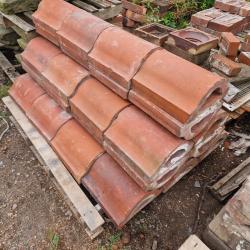 RECLAIMED TERRACOTTA WALL CAPPINGS .